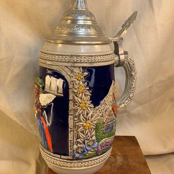 Handmade vintage beer/beir stein w/lid in EC - Picture 16 of 16